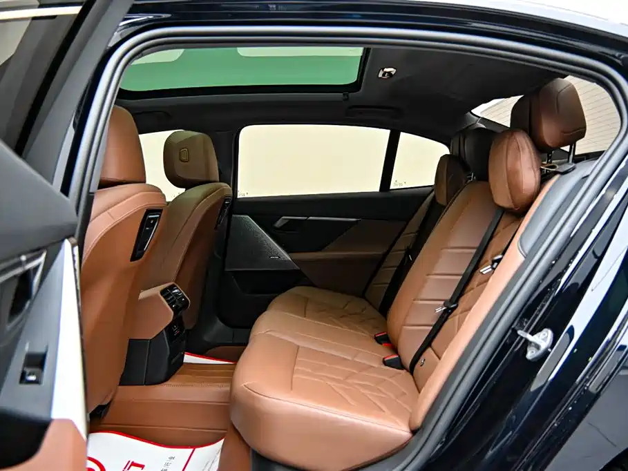 BMW BMW 5 Series 2024 530Li Leading Model M Sport Package 2024 - thumbnail 12