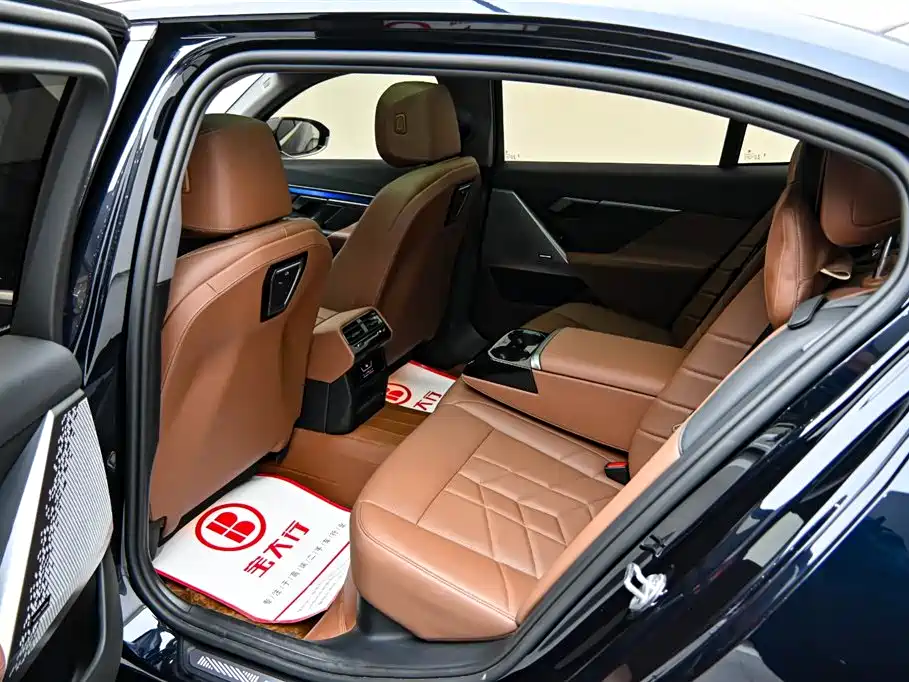 BMW BMW 5 Series 2024 530Li Leading Model M Sport Package 2024 - thumbnail 13