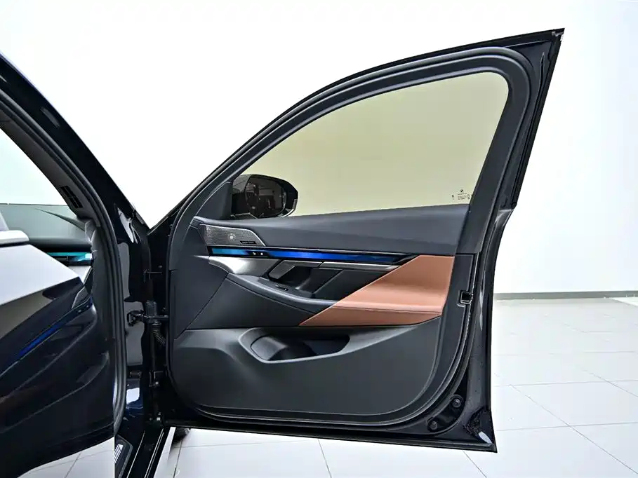 BMW BMW 5 Series 2024 530Li Leading Model M Sport Package 2024 - thumbnail 21