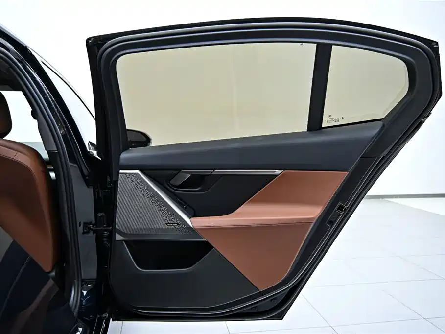 BMW BMW 5 Series 2024 530Li Leading Model M Sport Package 2024 - thumbnail 22