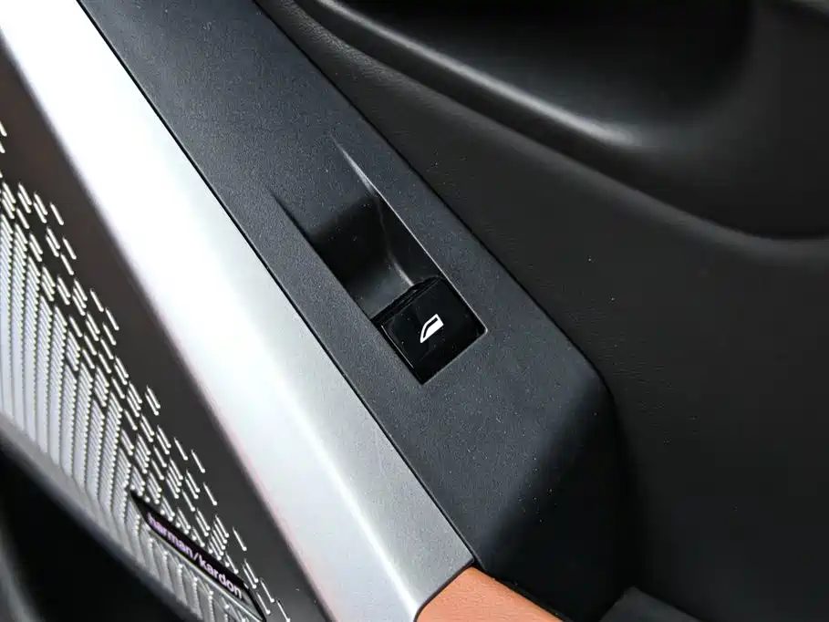 BMW BMW 5 Series 2024 530Li Leading Model M Sport Package 2024 - thumbnail 26