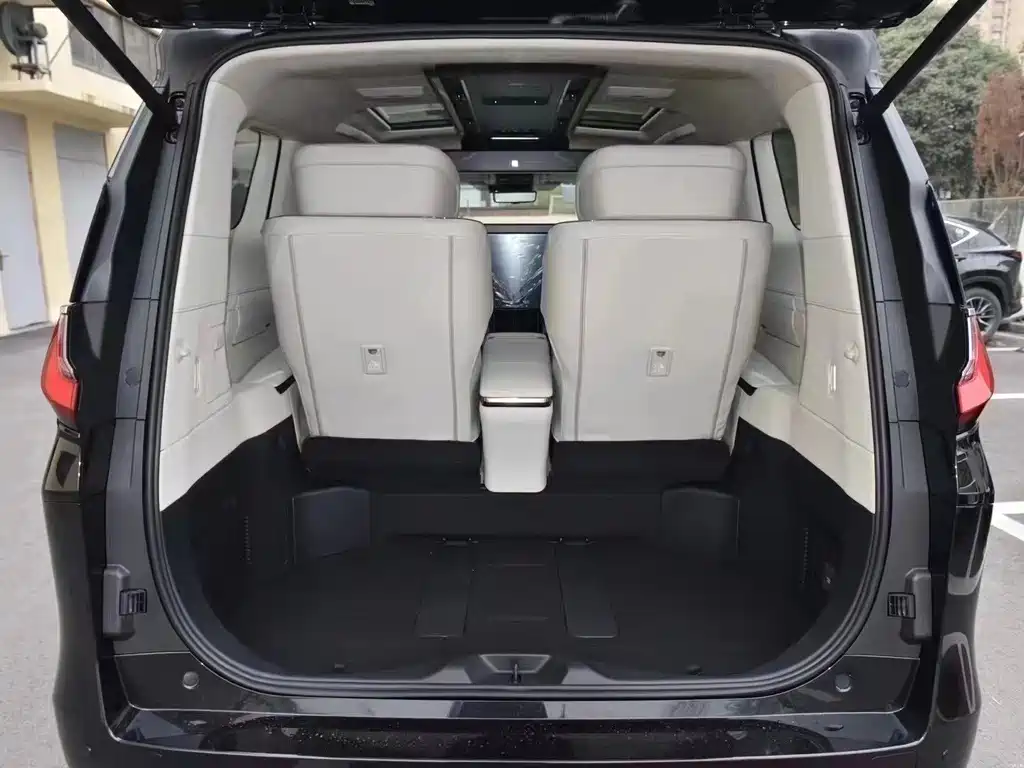 Lexus Lexus LM 350h Executive Four-Seat Version 2025 Model 2026 - thumbnail 8