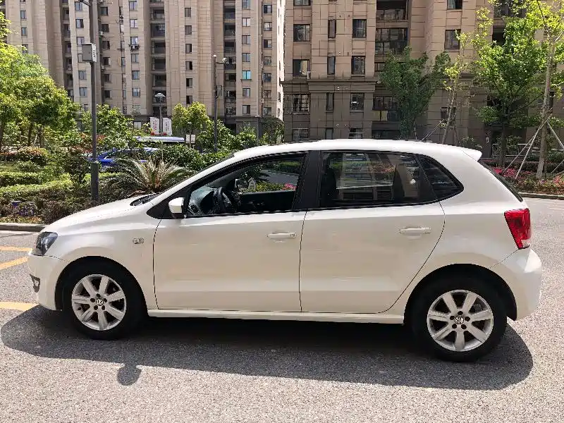 Volkswagen Volkswagen Polo 2011 1.6L Automatic Comfort Version 2012 - thumbnail 2