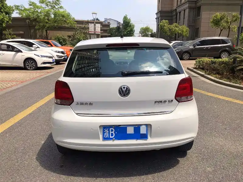 Volkswagen Volkswagen Polo 2011 1.6L Automatic Comfort Version 2012 - thumbnail 3