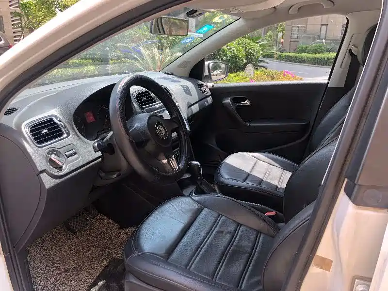 Volkswagen Volkswagen Polo 2011 1.6L Automatic Comfort Version 2012 - thumbnail 4