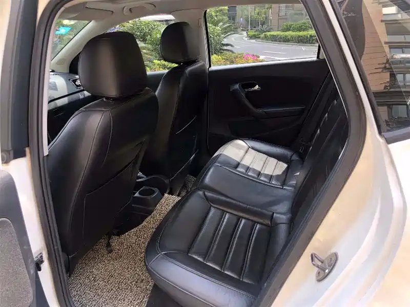Volkswagen Volkswagen Polo 2011 1.6L Automatic Comfort Version 2012 - thumbnail 8