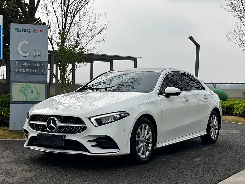 Mercedes-Benz Mercedes-Benz A-Class 2021 A 200 L Sport Sedan Fashion Edition 2021
