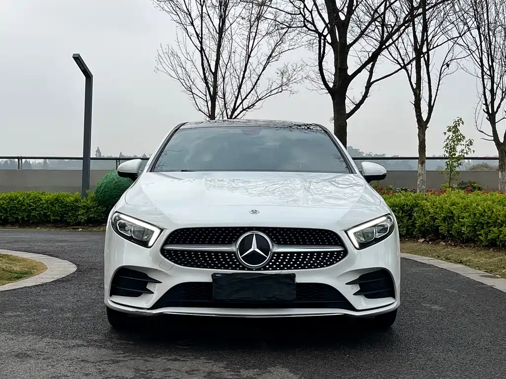 Mercedes-Benz Mercedes-Benz A-Class 2021 A 200 L Sport Sedan Fashion Edition 2021 - thumbnail 2