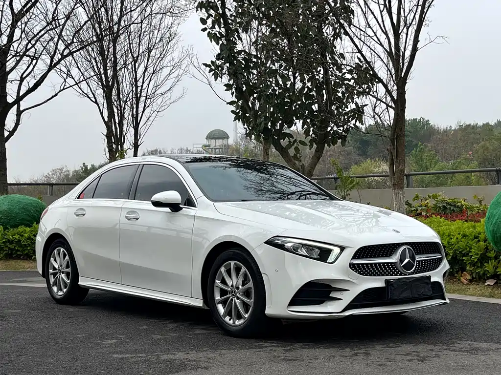Mercedes-Benz Mercedes-Benz A-Class 2021 A 200 L Sport Sedan Fashion Edition 2021 - thumbnail 3