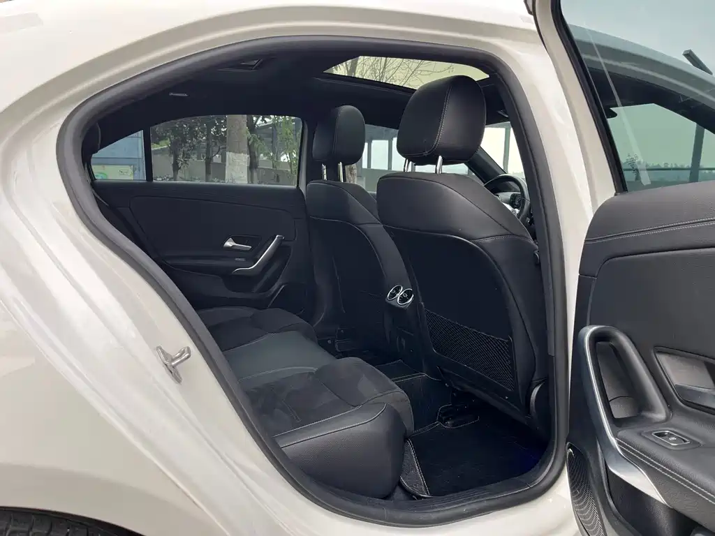 Mercedes-Benz Mercedes-Benz A-Class 2021 A 200 L Sport Sedan Fashion Edition 2021 - thumbnail 18