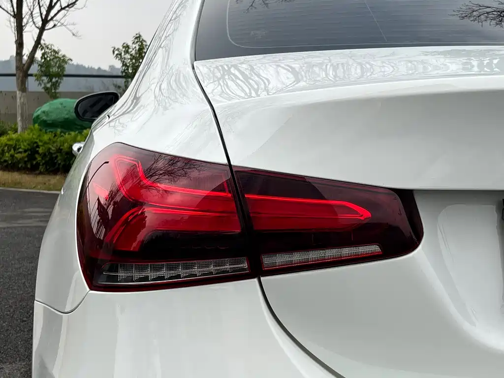 Mercedes-Benz Mercedes-Benz A-Class 2021 A 200 L Sport Sedan Fashion Edition 2021 - thumbnail 24