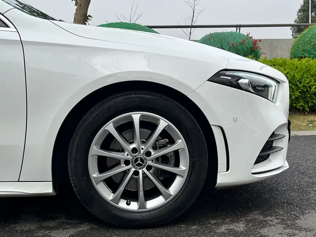 Mercedes-Benz Mercedes-Benz A-Class 2021 A 200 L Sport Sedan Fashion Edition 2021 - thumbnail 26