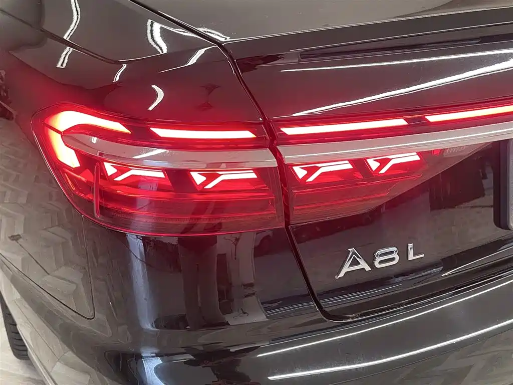 Audi Audi A8 2023 A8L 45 TFSI quattro Luxury Edition 2023 - thumbnail 10