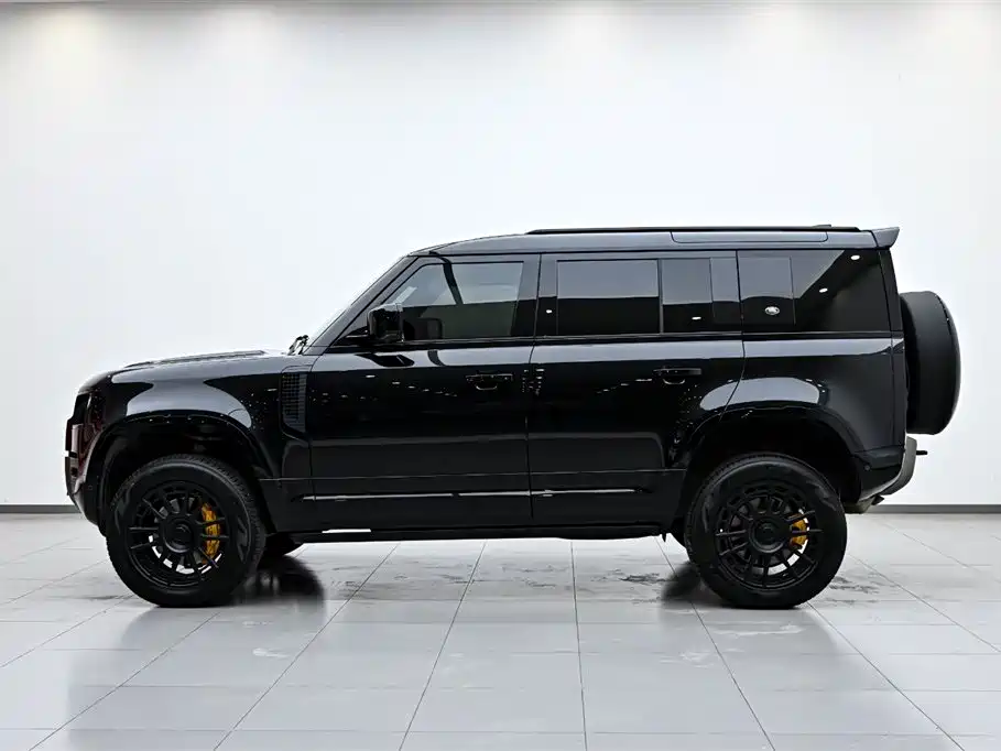Land Rover Land Rover Defender 2024 110 3.0T P400 X-DYNAMIC HSE 2024 - thumbnail 5