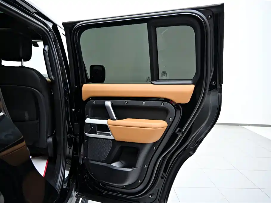 Land Rover Land Rover Defender 2024 110 3.0T P400 X-DYNAMIC HSE 2024 - thumbnail 23