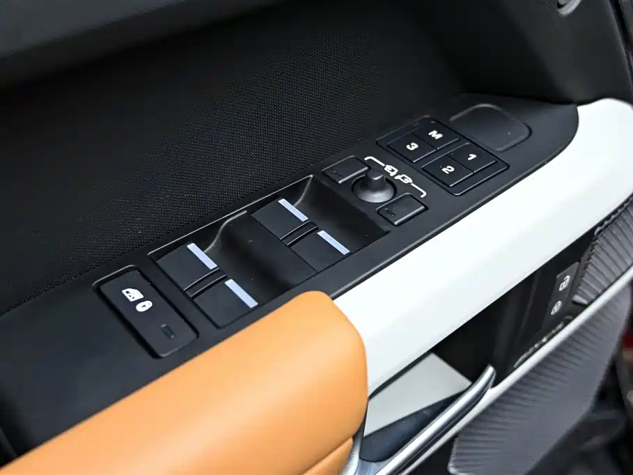 Land Rover Land Rover Defender 2024 110 3.0T P400 X-DYNAMIC HSE 2024 - thumbnail 24