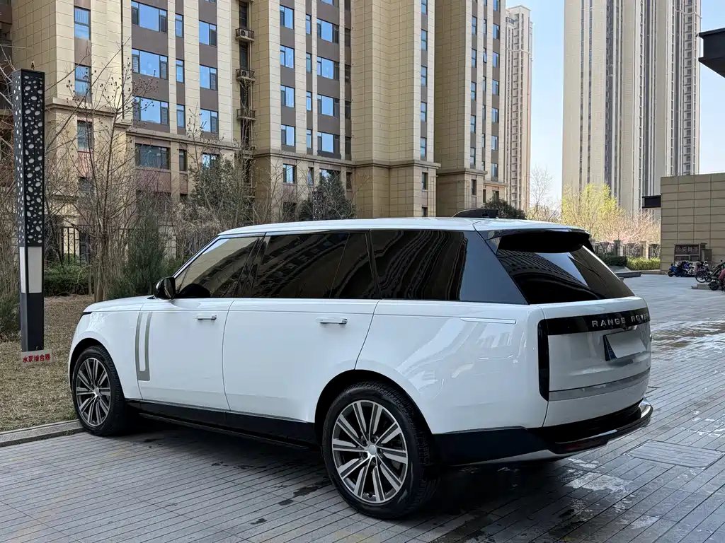 Land Rover Range Rover 2023 3.0 L6 400PS Vogue Long Wheelbase 2022 - thumbnail 5