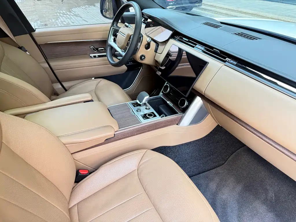 Land Rover Range Rover 2023 3.0 L6 400PS Vogue Long Wheelbase 2022 - thumbnail 9