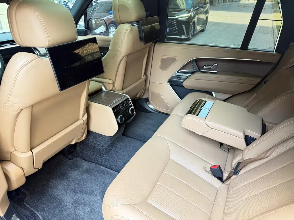 Land Rover Range Rover 2023 3.0 L6 400PS Vogue Long Wheelbase 2022 - thumbnail 10