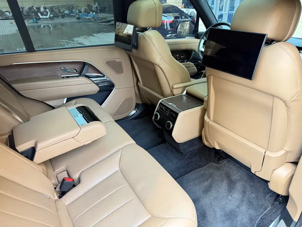 Land Rover Range Rover 2023 3.0 L6 400PS Vogue Long Wheelbase 2022 - thumbnail 11