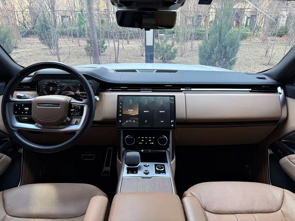 Land Rover Range Rover 2023 3.0 L6 400PS Vogue Long Wheelbase 2022 - thumbnail 12