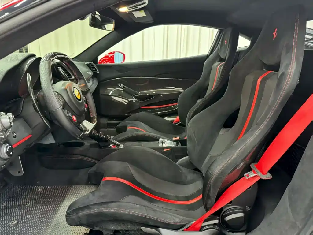 Ferrari Ferrari 488 2018 488 Pista 2019 - thumbnail 3