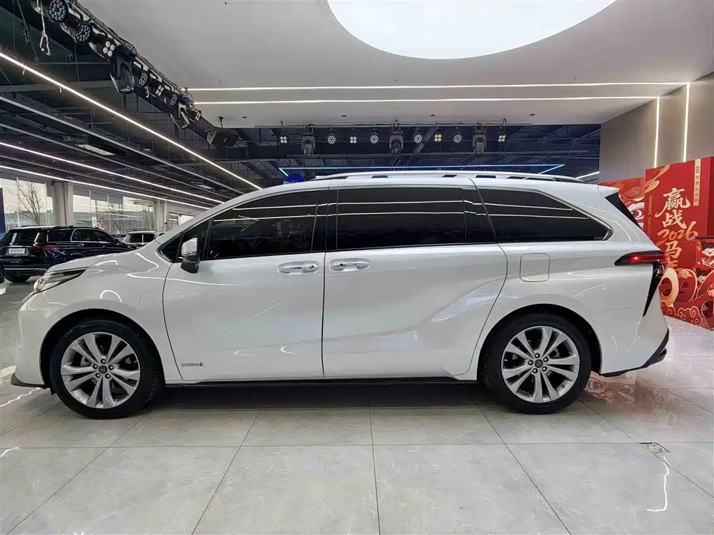 Toyota Toyota Sienna 2021 2.5L Hybrid Premium Edition 2022 - thumbnail 4