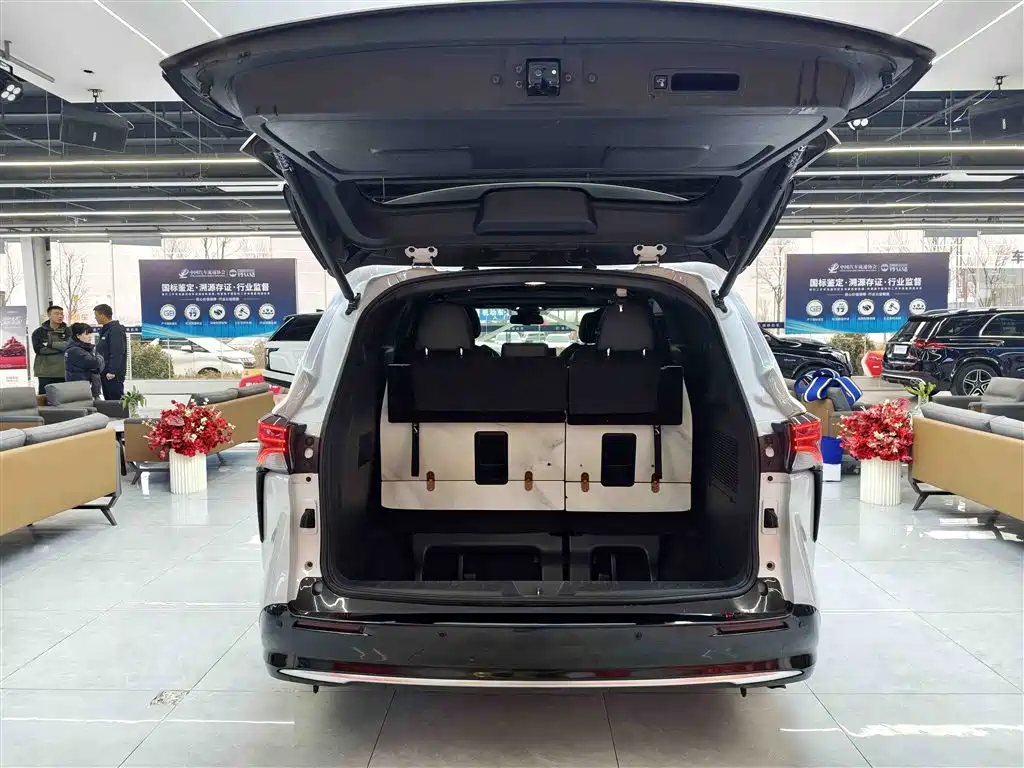 Toyota Toyota Sienna 2021 2.5L Hybrid Premium Edition 2022 - thumbnail 17