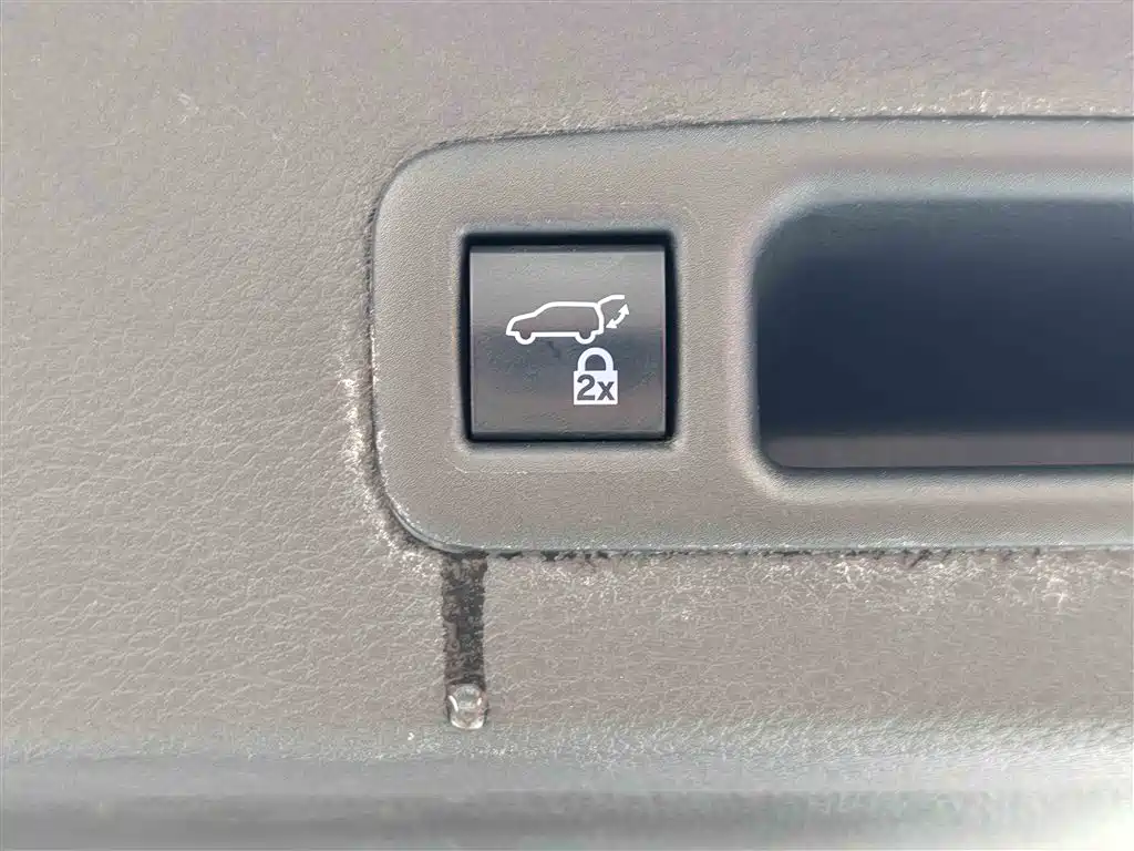 Toyota Toyota Sienna 2021 2.5L Hybrid Premium Edition 2022 - thumbnail 18