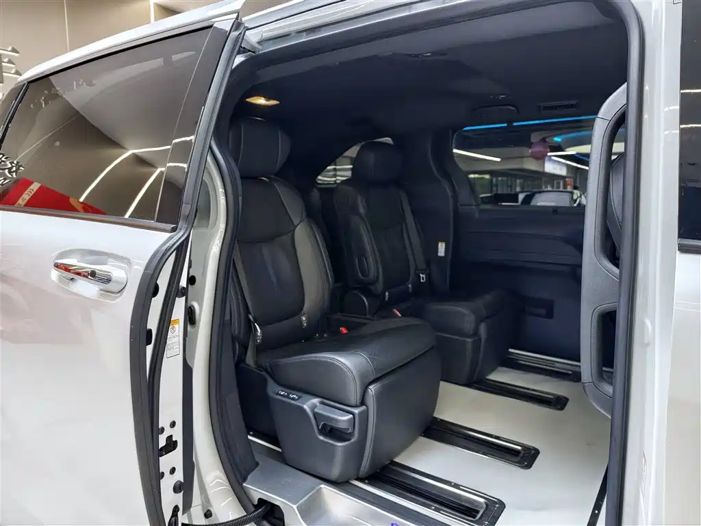 Toyota Toyota Sienna 2021 2.5L Hybrid Premium Edition 2022 - thumbnail 19