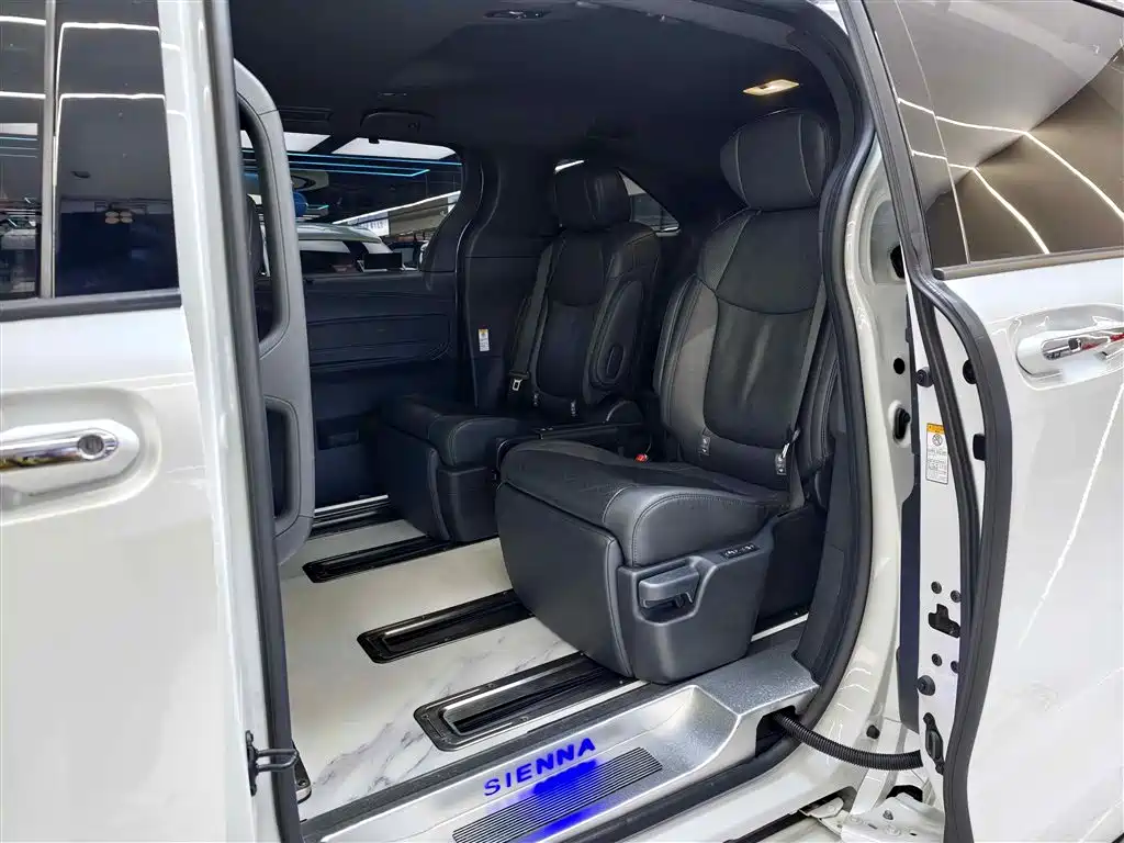 Toyota Toyota Sienna 2021 2.5L Hybrid Premium Edition 2022 - thumbnail 20