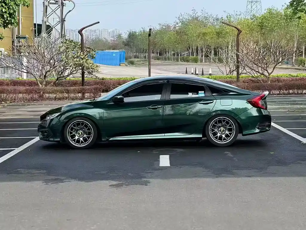Honda Honda Civic 2016 220TURBO Manual Luxury Edition 2016 - thumbnail 5