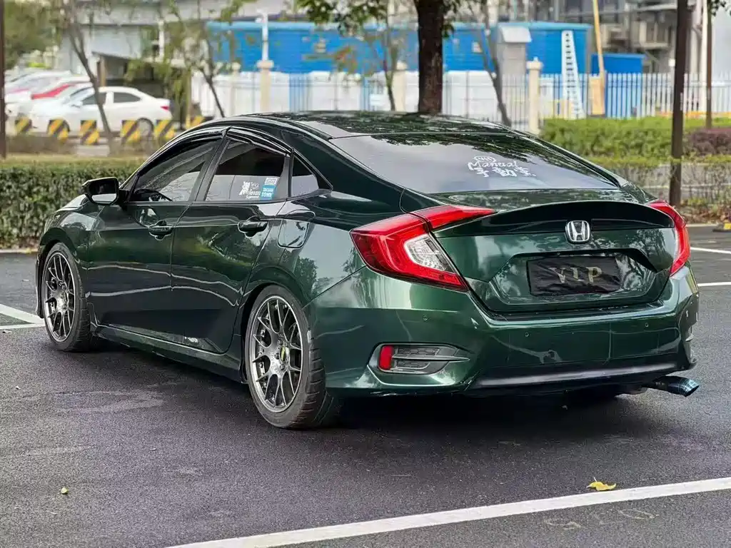 Honda Honda Civic 2016 220TURBO Manual Luxury Edition 2016 - thumbnail 6