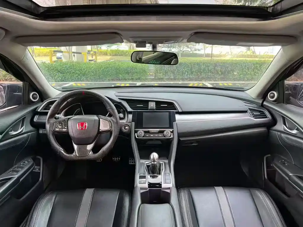 Honda Honda Civic 2016 220TURBO Manual Luxury Edition 2016 - thumbnail 8