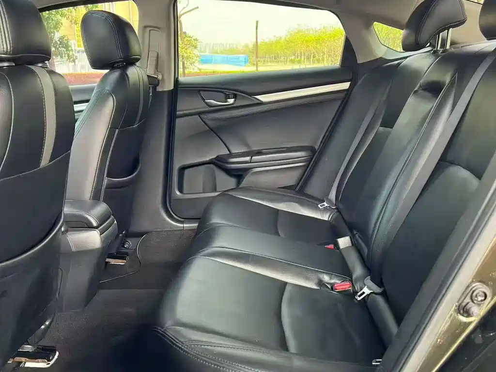 Honda Honda Civic 2016 220TURBO Manual Luxury Edition 2016 - thumbnail 9