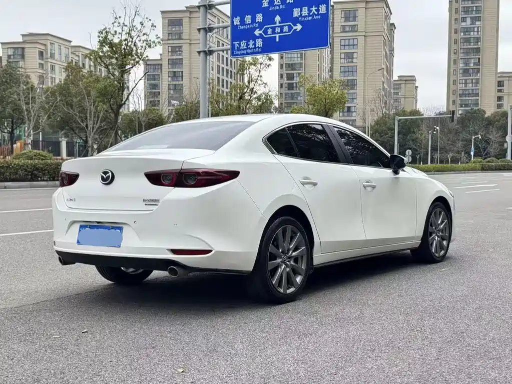 Mazda Mazda 3 Axela 2021 2.0L Automatic Elegant Edition 2021 - thumbnail 4