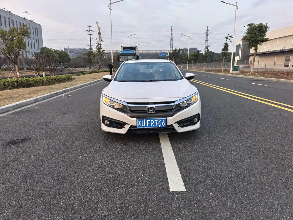 Honda Honda Civic 2016 220TURBO CVT Luxury Edition 2017 - thumbnail 2