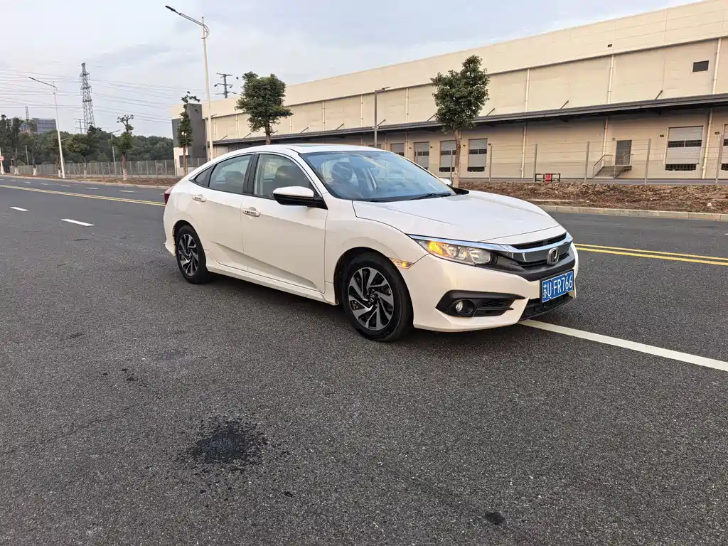 Honda Honda Civic 2016 220TURBO CVT Luxury Edition 2017 - thumbnail 3