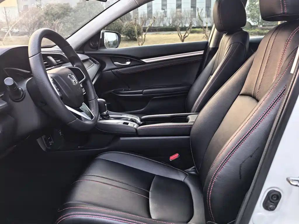 Honda Honda Civic 2016 220TURBO CVT Luxury Edition 2017 - thumbnail 4