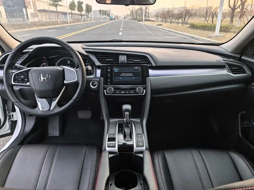 Honda Honda Civic 2016 220TURBO CVT Luxury Edition 2017 - thumbnail 10