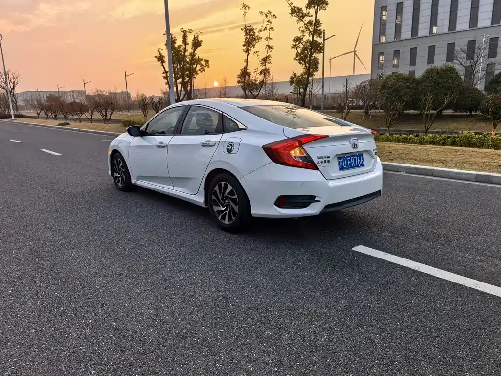 Honda Honda Civic 2016 220TURBO CVT Luxury Edition 2017 - thumbnail 14