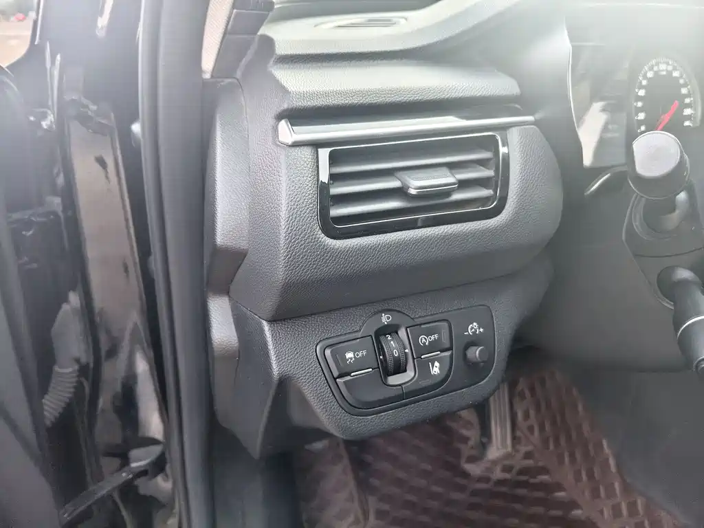 Hongqi Hongqi H5 2022 Classic 1.8T Automatic Smart Connectivity Flag Enjoyment Edition 2021 - thumbnail 7