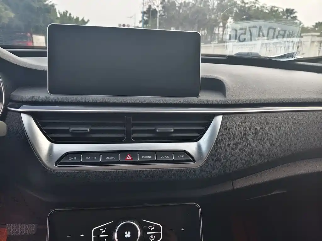 Hongqi Hongqi H5 2022 Classic 1.8T Automatic Smart Connectivity Flag Enjoyment Edition 2021 - thumbnail 10