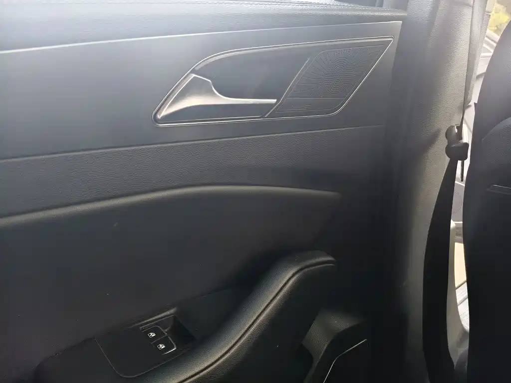 Hongqi Hongqi H5 2022 Classic 1.8T Automatic Smart Connectivity Flag Enjoyment Edition 2021 - thumbnail 13