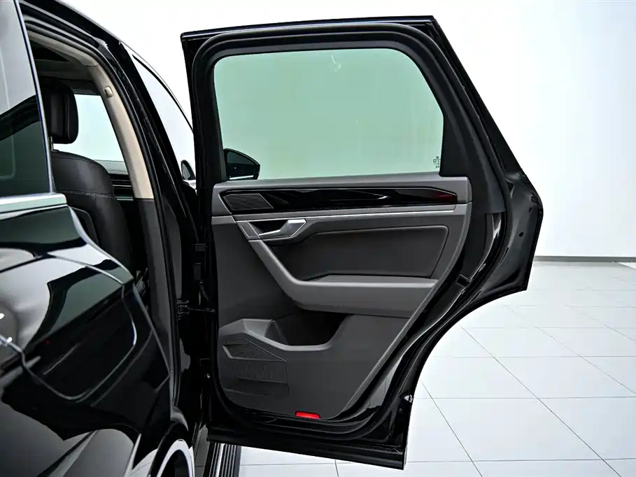 Volkswagen Volkswagen Touareg 2023 3.0TSI R-Line Sport Package 2025 - thumbnail 22