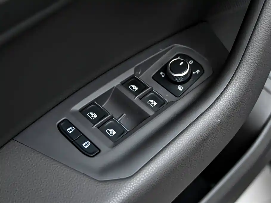 Volkswagen Volkswagen Touareg 2023 3.0TSI R-Line Sport Package 2025 - thumbnail 23