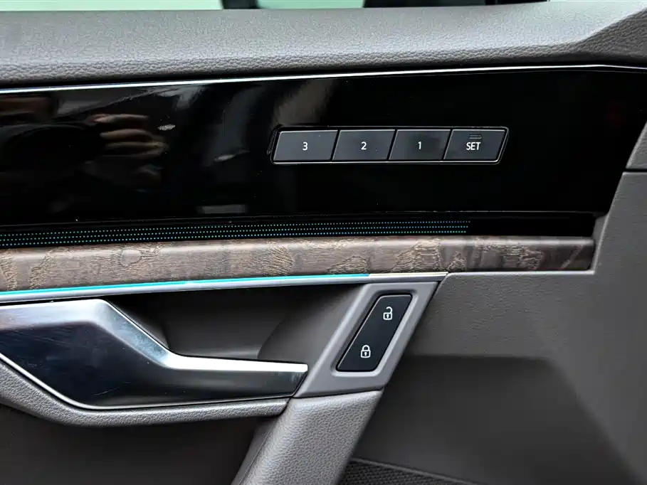 Volkswagen Volkswagen Touareg 2023 3.0TSI R-Line Sport Package 2025 - thumbnail 24