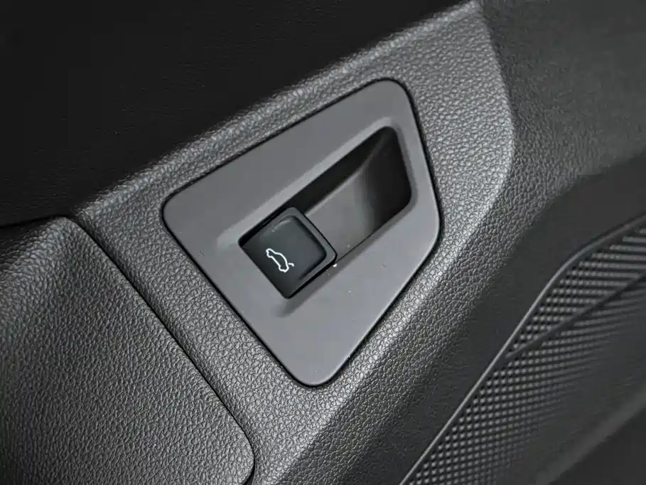 Volkswagen Volkswagen Touareg 2023 3.0TSI R-Line Sport Package 2025 - thumbnail 25