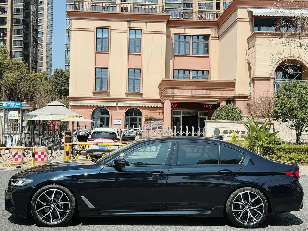 BMW BMW 5 Series 2022 530Li Luxury M Sport Package 2022 - thumbnail 4
