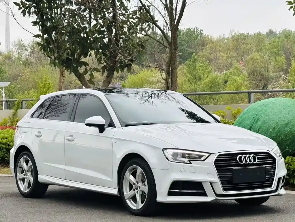 Audi Audi A3 2018 30th Anniversary Edition Sportback 35 TFSI Fashion Model 2018 - thumbnail 3